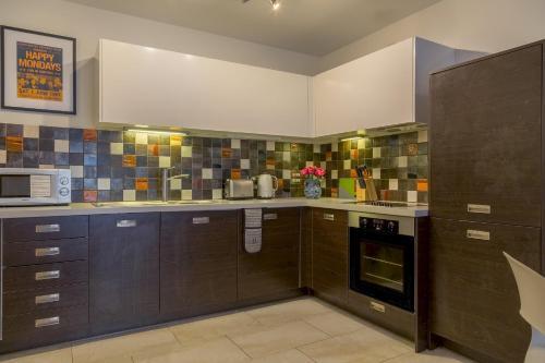 Pass The Keys Lush 2 Bed Apartment Central Free Parking