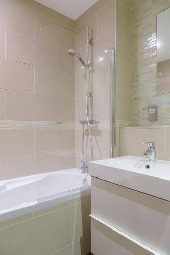 Pass The Keys Lush 2 Bed Apartment Central Free Parking