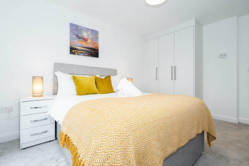 Cosy-abstract Top Floor Apartment - City Centre ?