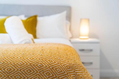 Cosy-abstract Top Floor Apartment - City Centre ?