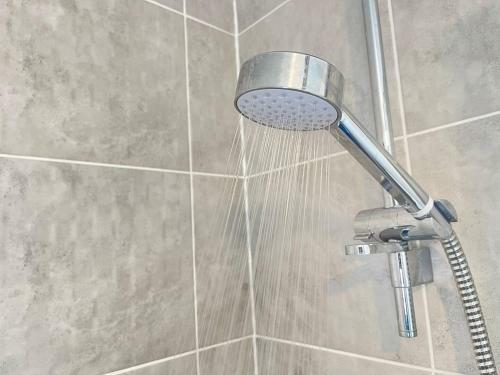 Lovely 2 Bedroom Apartment With Free Parking