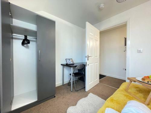 Lovely 2 Bedroom Apartment With Free Parking