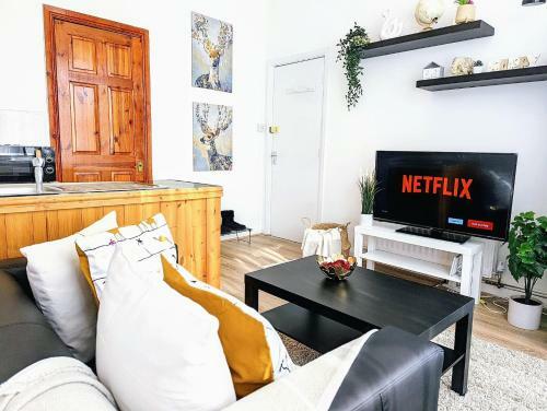 Cozy Luxury 1 Bedroom Apartment With Parking