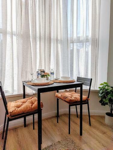 Cozy Luxury 1 Bedroom Apartment With Parking