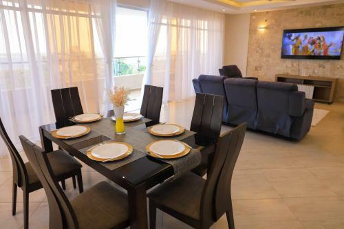 Le' Grand Consulate Apartment