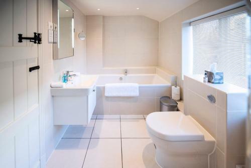 Neroli River View Apartment