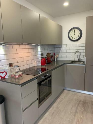 Bracknell Stunning 2 Bedroom And 2 Bathroom Apartment