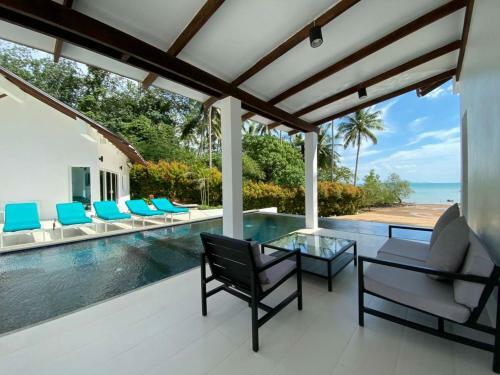 Villa The Beach House