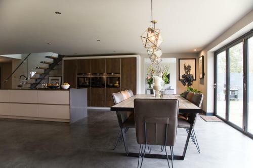 Villa The Design House With Heated Pool Sleeps 10