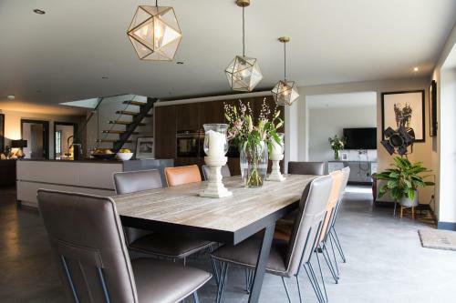 Villa The Design House With Heated Pool Sleeps 10