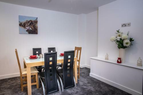 Fantastic Large House With Private Parking