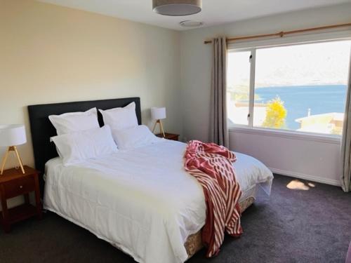 Lakeview Three Bedrooms House