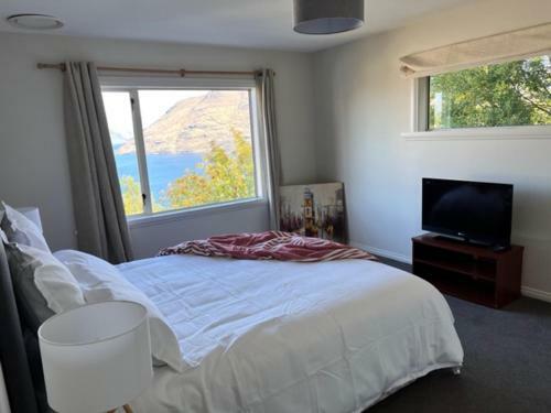 Lakeview Three Bedrooms House