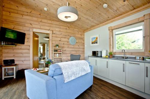 Broadpath, Great Field Lodges