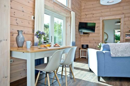 Cutterbrough, Great Field Lodges