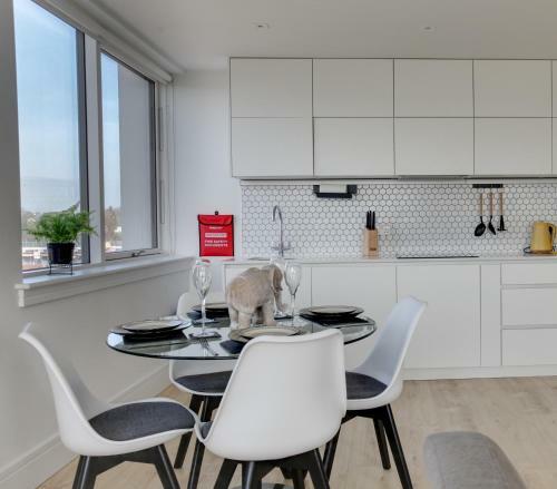Kings Road Apartments