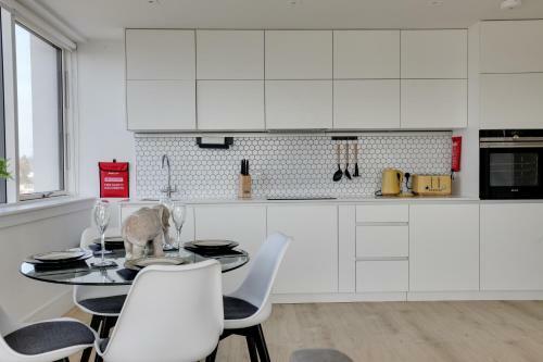 Kings Road Apartments
