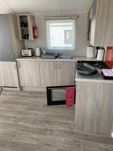 Caravan - Chesil Avenue