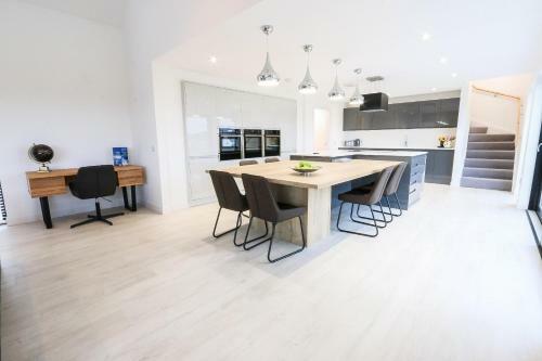 Black Barn Skye - Contemporary 3 Bed / 4 Bath Home