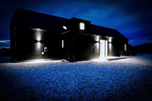 Black Barn Skye - Contemporary 3 Bed / 4 Bath Home