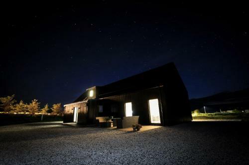 Black Barn Skye - Contemporary 3 Bed / 4 Bath Home