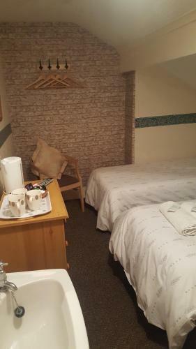 Hostal The Halifax Hotel