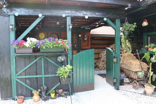 Frenk Cottage 5 Km From The Airport