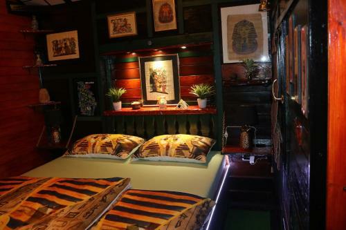 Frenk Cottage 5 Km From The Airport