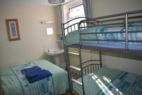 Hostal Three Piers Guest House