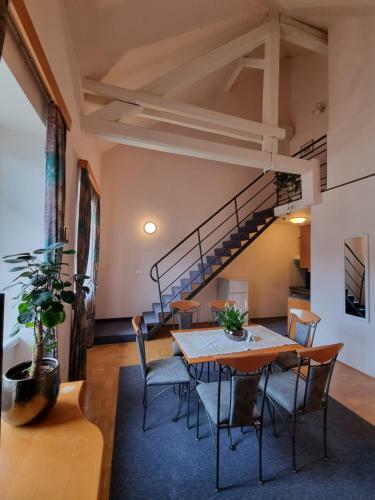 Apartma Vrtnica, Vila Golf