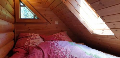 Cosy Spacious Wooden Chalet Na Hrib