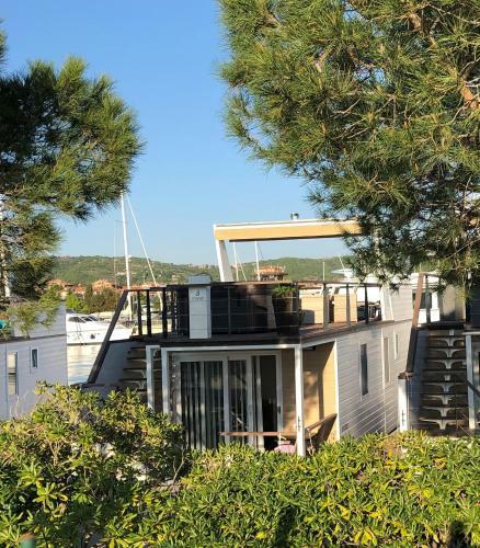 Floating House Blue Star