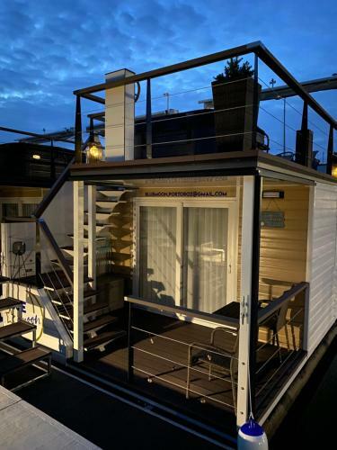 Floating House Blue Star