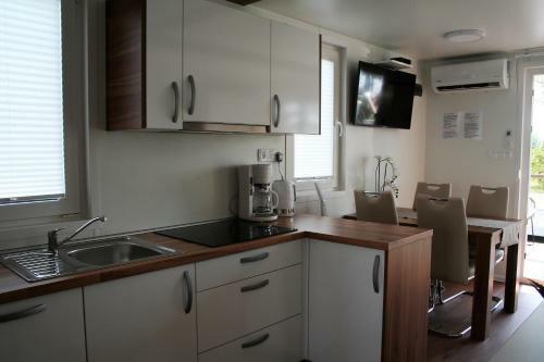 Floating House Marina Royal