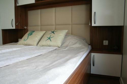 Floating House Marina Royal
