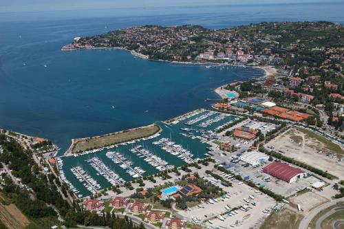 Floating House Marina Royal