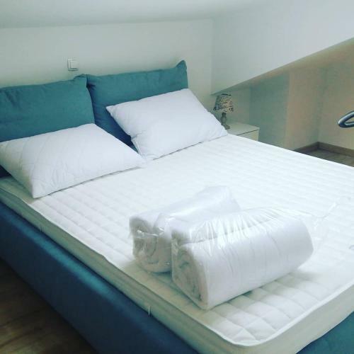 Red Rose Apartment