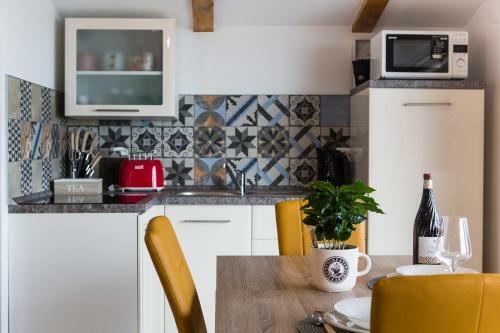 Red Rose Apartment
