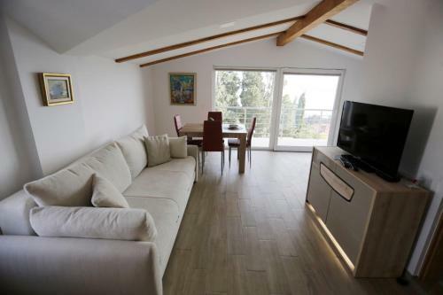 Red Rose Apartment