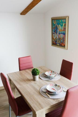 Red Rose Apartment