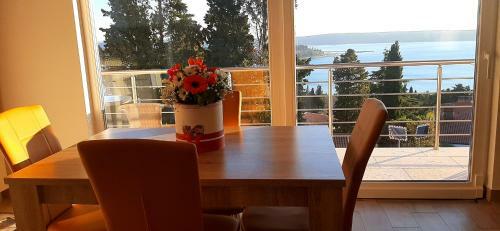 Red Rose Apartment