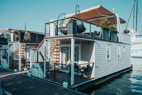 Floating House Memory