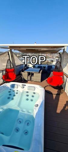 Floating Sea House Miraboat