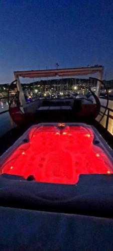 Floating Sea House Miraboat