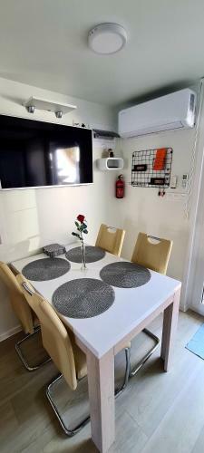 Floating Sea House Miraboat