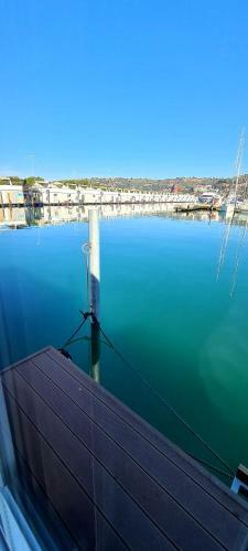 Floating Sea House Miraboat