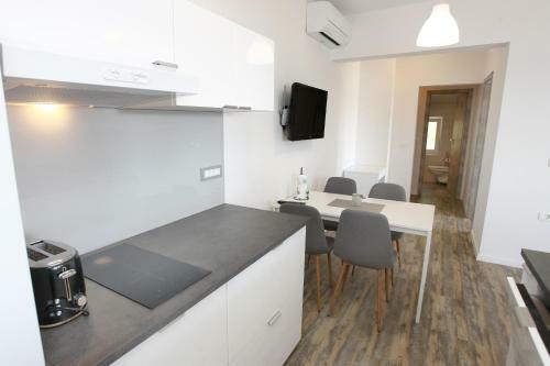 Uptown Apartments With Sea View Zaki
