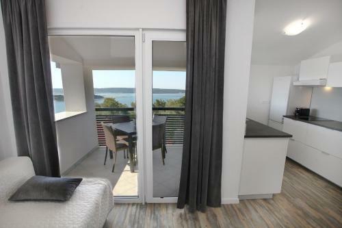 Uptown Apartments With Sea View Zaki