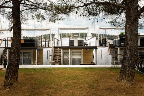 Apartamento Categorical Floating House
