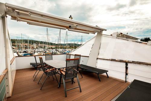 Apartamento Categorical Floating House